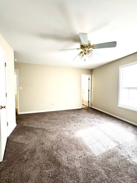 Building Photo - 641 Hampton Way