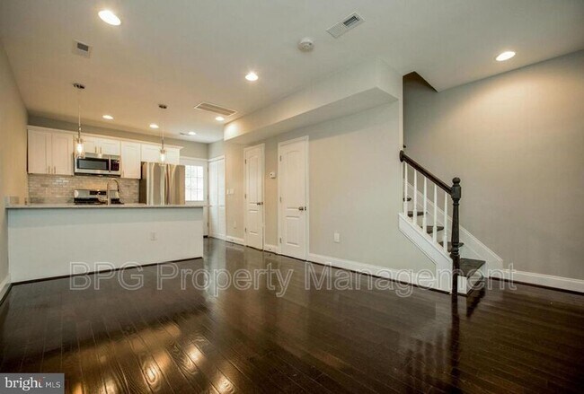 Building Photo - 1635 Lang Pl NE