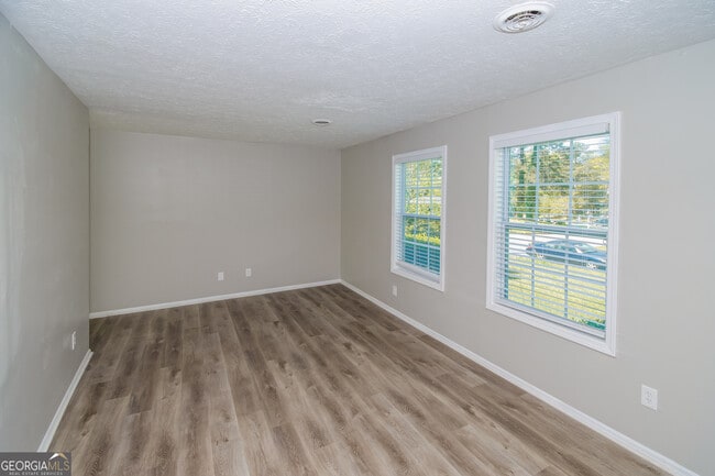 Building Photo - 2215 Fairway Cir SW