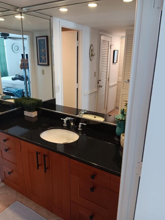 Building Photo - 305 N Pompano Beach Blvd