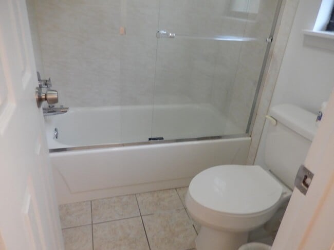 Building Photo - 740 Red Fern Rd