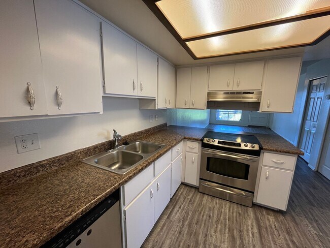 Building Photo - Upstairs 2 Bedroom 2 Bath In Mesa!