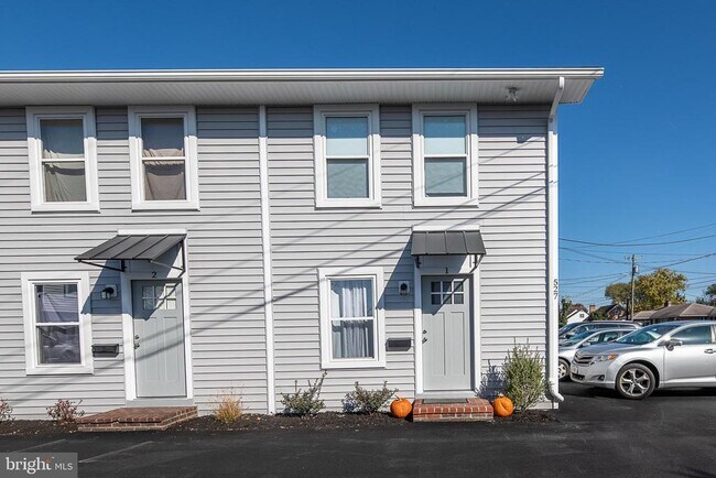 Building Photo - 527 Gray Ave