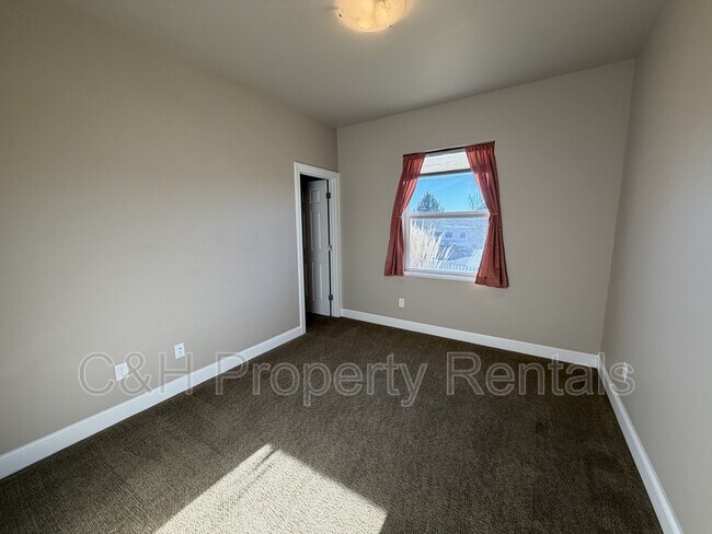 Building Photo - 1405 Harmony Ct