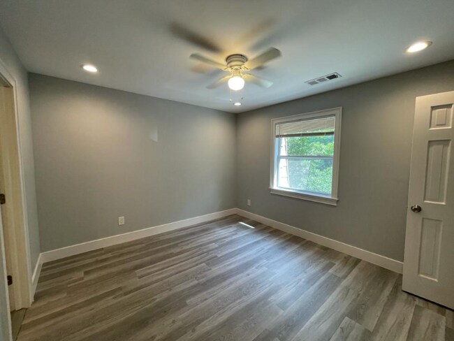 Building Photo - 1384 Wood Cir S