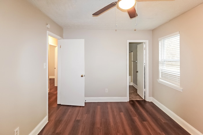 Building Photo - 612 Ralph Rd SE