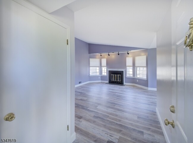 Building Photo - 7 Dunbar Ct