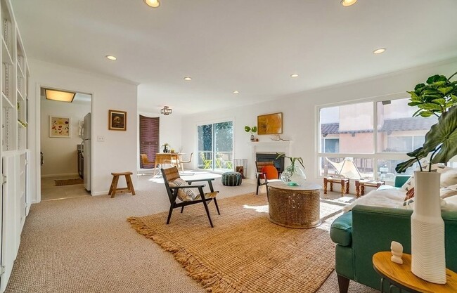 Primary Photo - 1127 E Del Mar Blvd