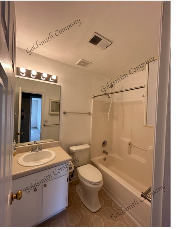 Building Photo - 105 Willow Bend Dr