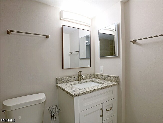 Building Photo - 5303 Summerlin Rd