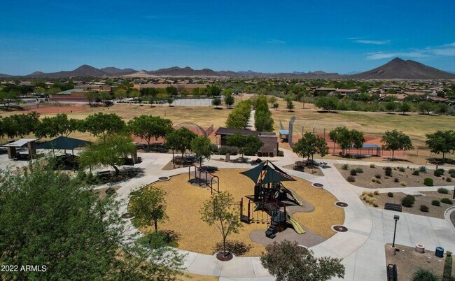 Building Photo - Gorgeous 4 Bed 3 Bath 3 Car home in Peoria with community Pool