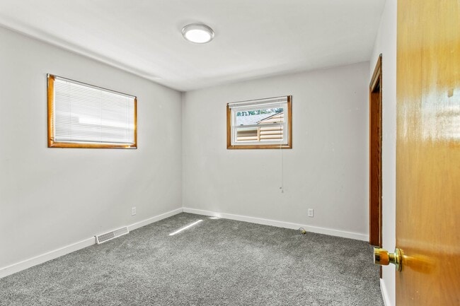 Building Photo - Charming 3- Bedroom Home in Newark