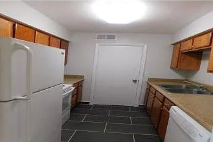Building Photo - 420 Walton Ln