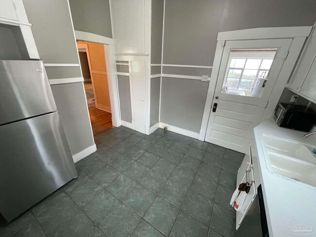 Building Photo - 1310 E Strong St