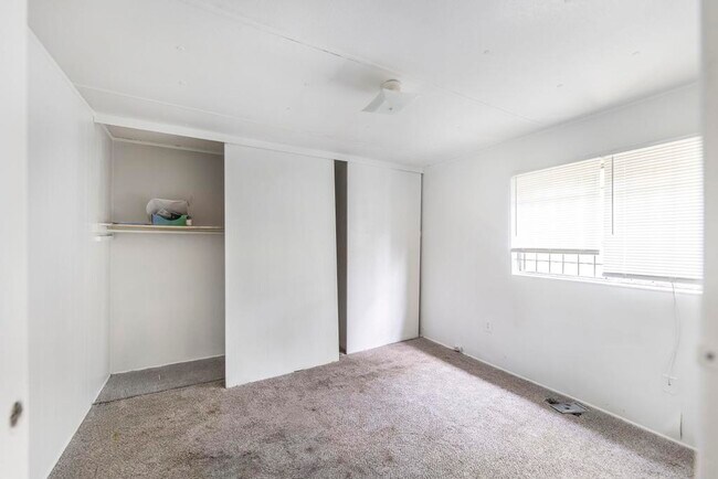 Building Photo - 5741 Bloomfield Rd