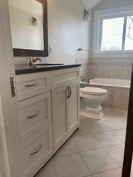 Upstairs Bathroom - 4707 Elkins Ave