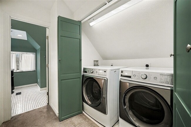 Building Photo - 2 Bed 2 Bath Home for Rent In Wash Park area!