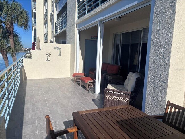 Building Photo - 7984 Sailboat Key Blvd S