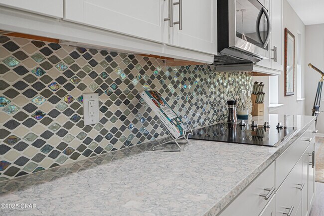 Building Photo - 9431 Paradise Dr