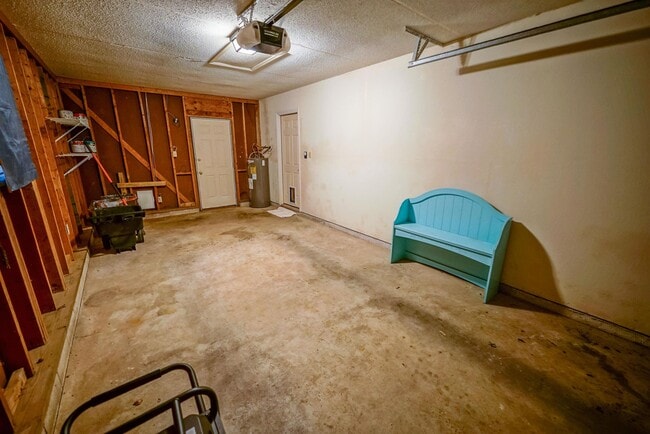 Building Photo - 910 Alliegood Ct