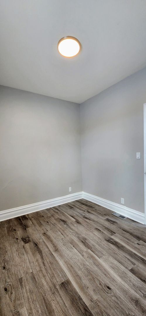 Building Photo - Brand new rehab luxury coach house in Albany Park