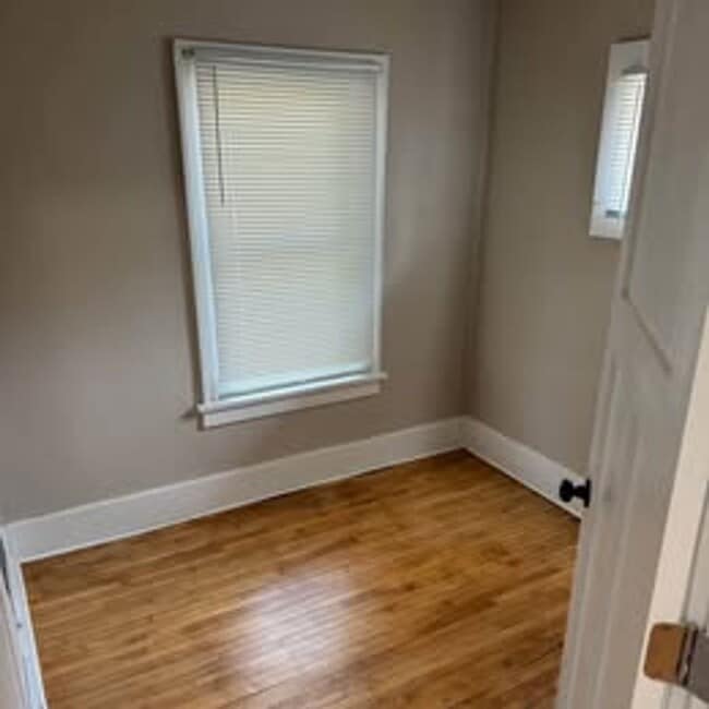 Building Photo - 2 Bedroom House for Rent