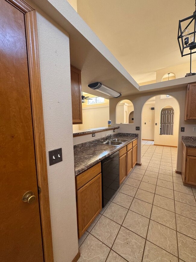 Building Photo - Gorgeous Home off Settlers Pass
