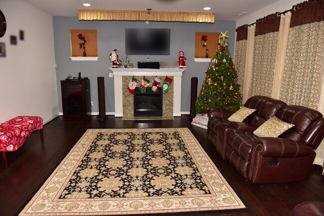 Building Photo - 19812 37th Dr SE