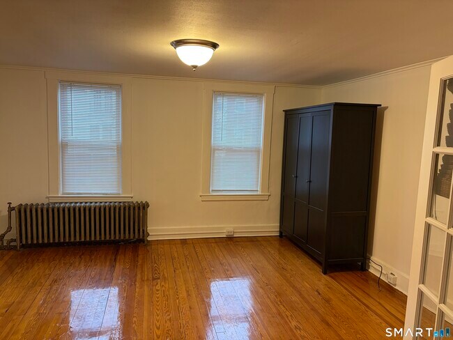 Building Photo - 973 State St