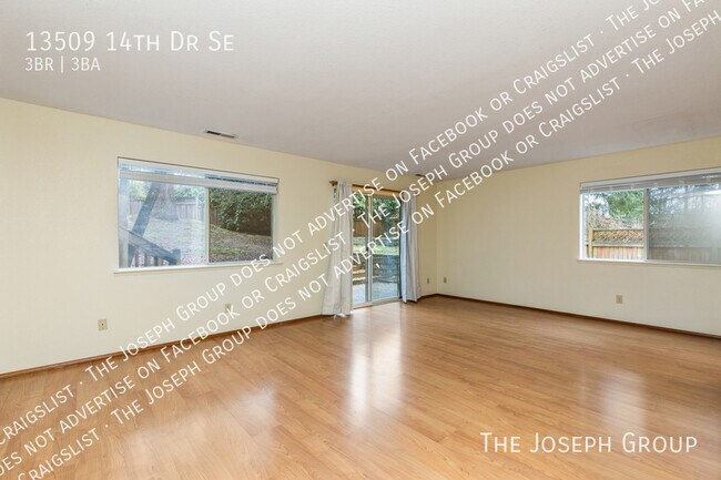 Building Photo - 13509 14th Dr SE