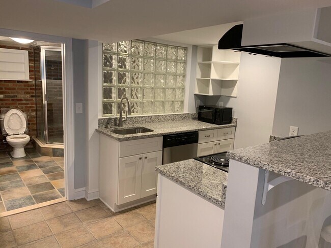 Building Photo - 811 F St NE