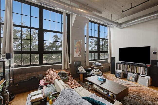 Building Photo - 3963 W Belmont Ave