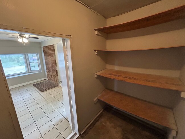 Building Photo - Charming 3BR Home with Bonus Den, Hardwood Floors & Fenced Backyard