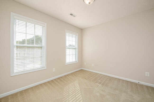 Building Photo - 355 Lockwood Dr