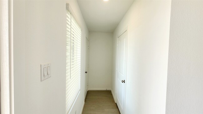 Building Photo - 3044 Dawn Sound Dr