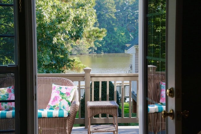 Building Photo - Available in August!  3 Bedroom 2 1/2 Bath...