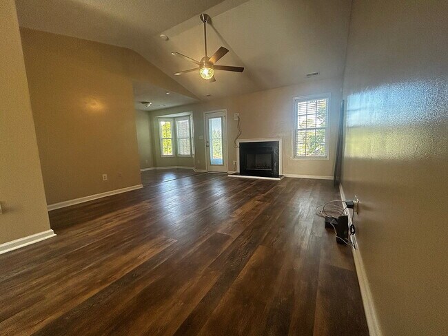 Building Photo - Single Family Home