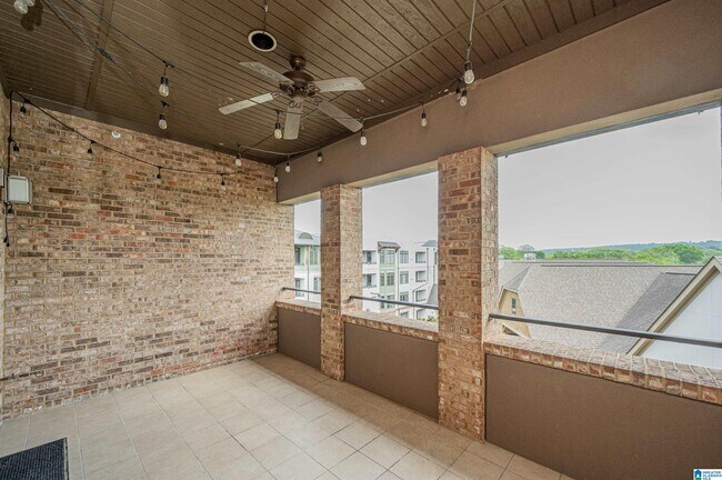 Building Photo - 350 19th St S