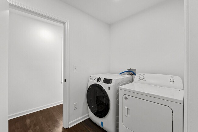 Building Photo - 743 Lancaster Rd