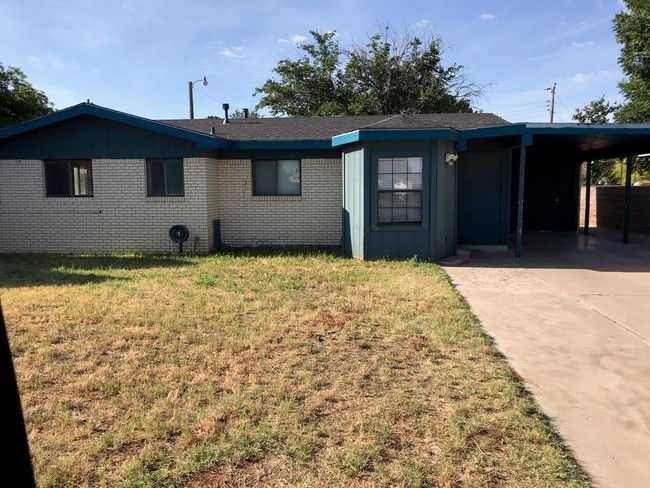 Primary Photo - 2905 Catalina Dr