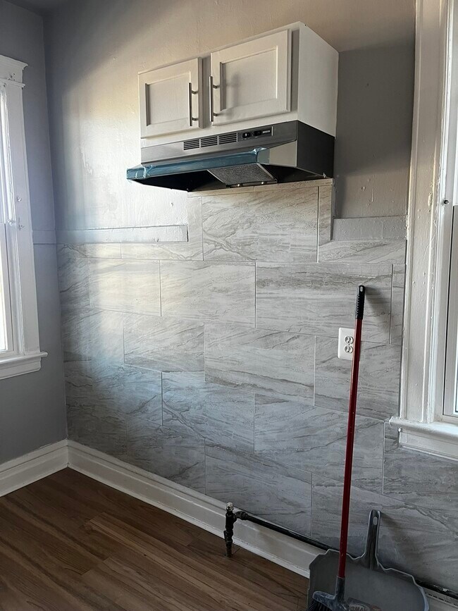 Building Photo - 1528 E 72nd St