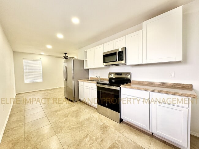 Building Photo - 4650 E Calle Aurora