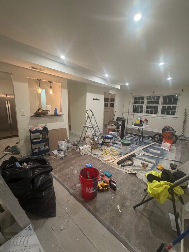 Building Photo - 60 College Dr