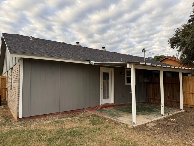 Building Photo - 308 Sorrell Dr