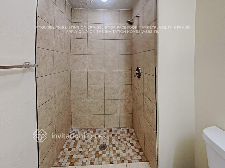 Building Photo - 16422 Oxnard Ln