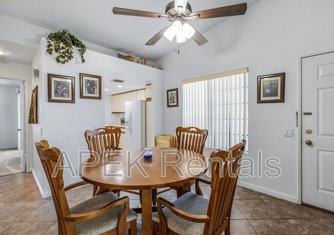 Building Photo - 2701 E Mesquite Ave