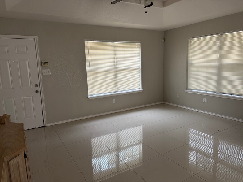 Living room - 2201 Umbel St