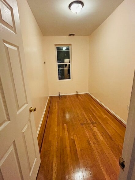 Building Photo - 1761 E 16th St