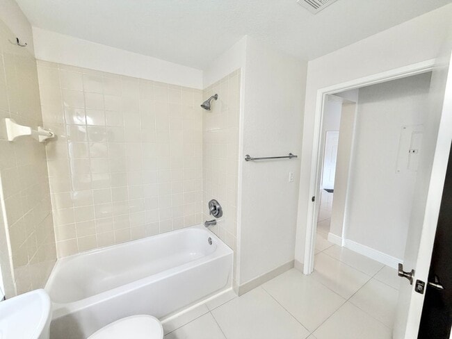 Building Photo - ** IBIS CLUB ** 1 BED / 1 BATH - CONDO - GATED COMMUNITY - SMALL PET OK! - ANNUAL RENTAL