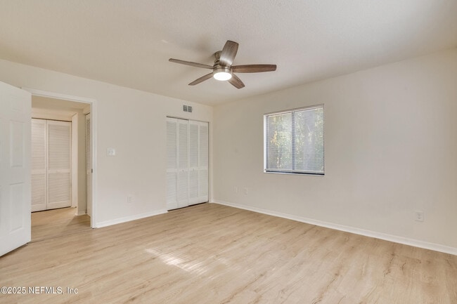 Building Photo - 212 Raintree Trail